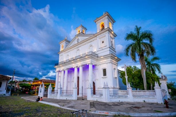 8F3D486B 8B7B 40EC 97C4 238FA9720362